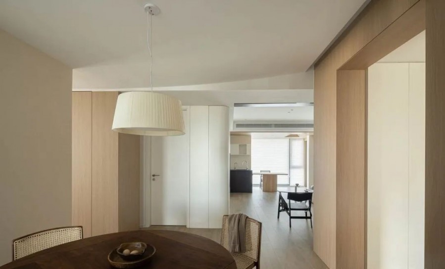 南昌二手房翻新装修| 140㎡现代极简三居室，构造纯粹细腻的木色调生活，舒适感拉满~